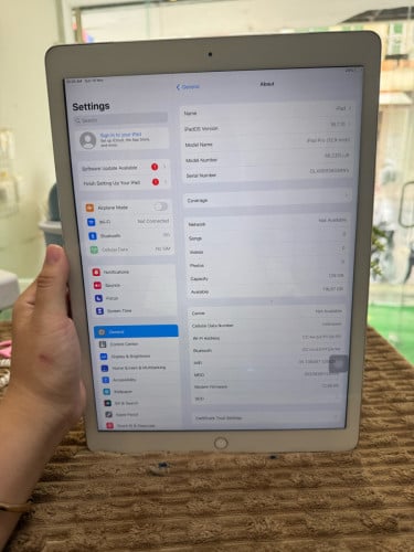 iPad Pro 12.9inch សំណុំហ្សុីនប្រើសុីម + WiFi 128G លក់ 255$