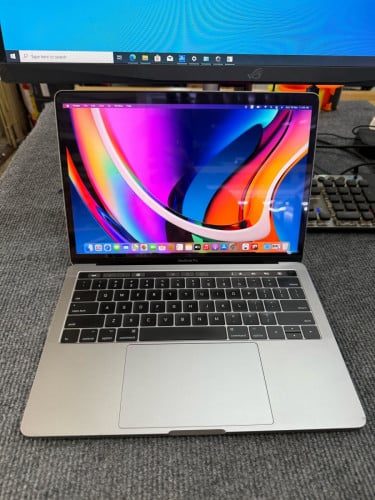 MacBook Pro Touch Bar 2017 (97%)