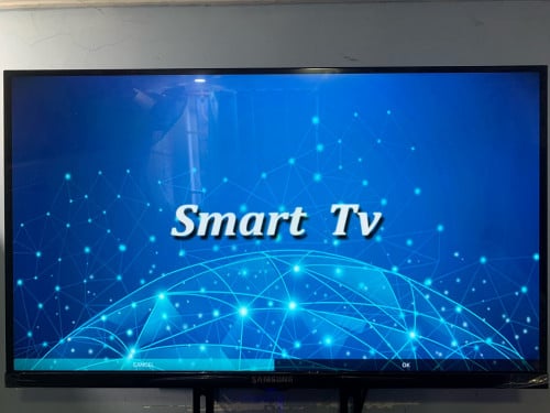 Smart TV 32” Crystal New in box Warranty 1 Year