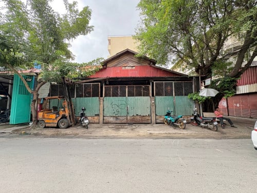 ឃ្លាំងជួលសង្កាត់ផ្សារដេប៉ូ៣​