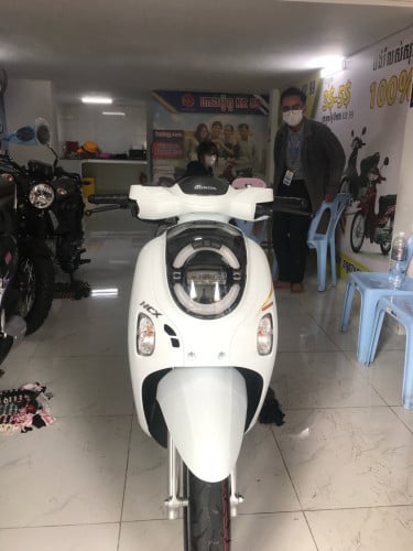 ម៉ូតូថ្មីបកកេះ