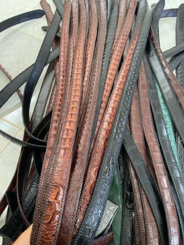 ស្បែកខ្នងក្រពើថ្នេរក្រងដោយដៃ