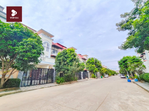 វីឡាភ្លោះ សម្រាប់លក់!!