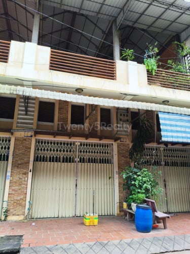 ផ្ទះជួលទល់មុខប្រលានចាស់ ល្អសម្រាប់រស់នៅ