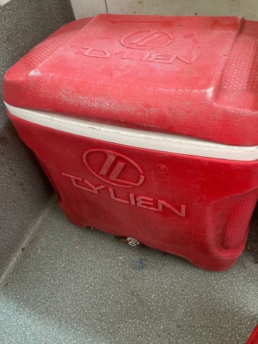 ធុងទឹកកក