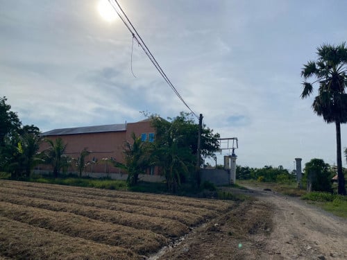 ដីលក់មានទីតាំងល្អជិតប្រលានយន្ដហោះថ្មី