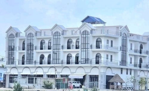 ផ្ទះល្វែងទ្វិនហាន