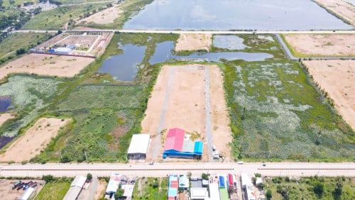 ដីលក់ នៅលើផ្លូវធំព្រែកតាសេក