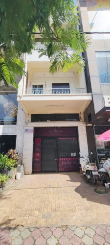 ផ្ទះល្វែង1ជង់ សម្រាប់ជួលលើផ្លូវកម្ពុជាក្រោម