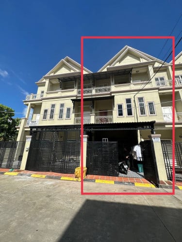 វីឡាកូនកាត់ 130000