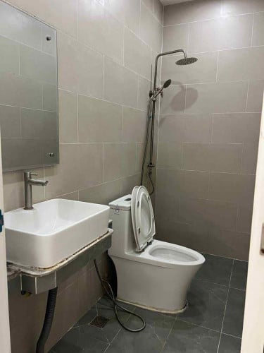 ផ្ទះជួល ជាន់ទី 2 មុខផ្សារធំថ្មី ធំទាយល្អ ក្នុងតំលៃ 130$