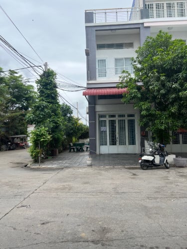 ផ្ទះល្វែងកែង នៅលើផ្លូវមេ ក្នុងបុរីពិភពថ្មីចំការដូង3 ត្រូវការលក់បន្ទាន់ខ្លាំង ​