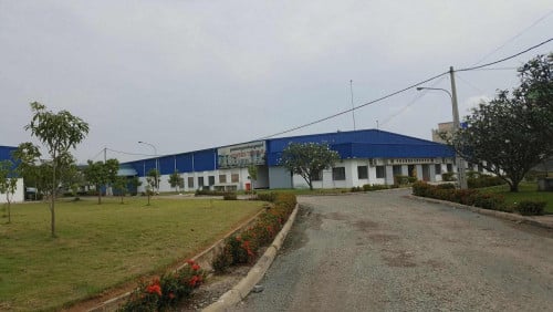 រោងចក្រ និង ឃ្លាំងសម្រាបលក់នៅលើផ្លូវជាតិលេខ4 ជាប់នឹងតំបន់សេដ្ឋកិច្ចពិសេស