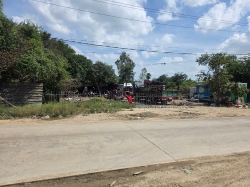 ដីនៅលើផ្លូវលេខ42បែកចាន