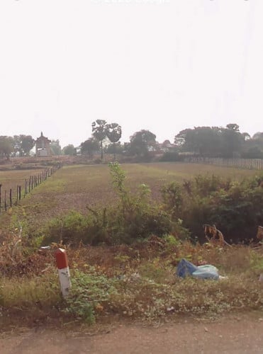 ដីលក់ហួសផ្សារដំដែកផ្លូវបត់ទៅកំពង់ឃ្លាំងចម្ងាយ 4km