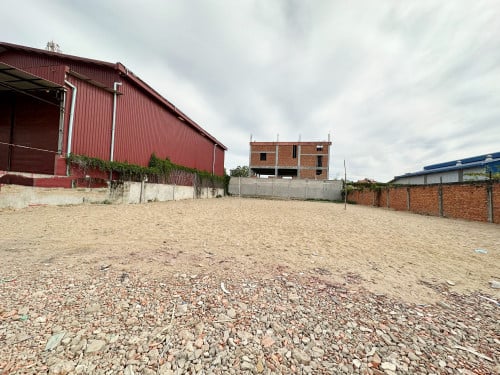 ដីលក់បន្ទាន់លុយ  ក្បែរផ្លូវ598