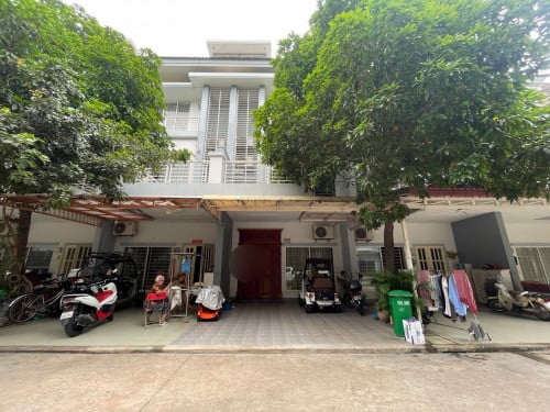 🏠  ផ្ទះវីឡាកូនកាត់LA សម្រាប់ជួល  បុរីប៉េងហួតបឹងស្នោផ្លូវជាតិលេខ១