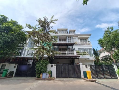 🏡វីឡាកូនកាត់ LB សម្រាប់លក់ នៅក្នុងបុរីប៉េងហួតបឹងស្នោរ