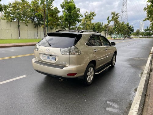Car for sale Lexus 330 04 pong2 ធានាឡានថ្មីណាស់ ធានាឡានអត់បុកអត់ច្រេះ100%