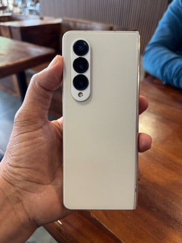 Fold4 12g/256g អេក្រង់​ក្រៅប្រេីបានធម្មតា​ (វៃដូរបាន)👉$185