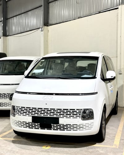 Hyundai Staria Deluxe Option