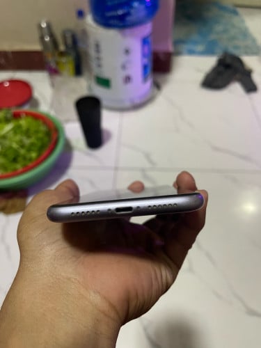 iPhone 11 LLA 64G មានស្កេន បែកតែខ្នងក្រោយ 145$