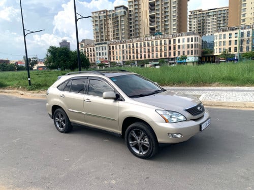 Lexus RX330 ឆ្នាំ2004 full ពេញ ប៉ុង2 ពណ៌ទឹកមាស ឡានស្អាត់ ម្ចាស់ដេីម✅
