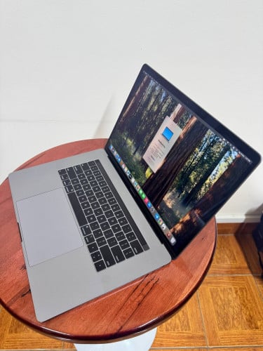 MacBook Pro 2018 15’4 inch