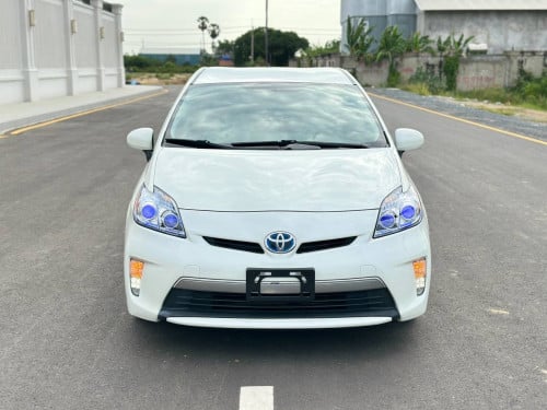 Prius 013 opt 3 plugs in