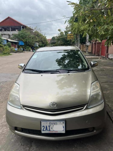 Toyota​ Prius 04 FullOption 7,750$