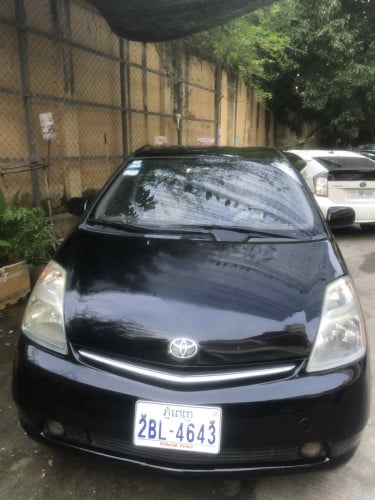 Toyota Prius 06 half full for sale