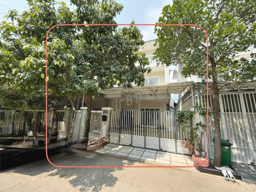 Western Twin-Villa 4 Bedrooms for RENT near Northbridge School_St.2004