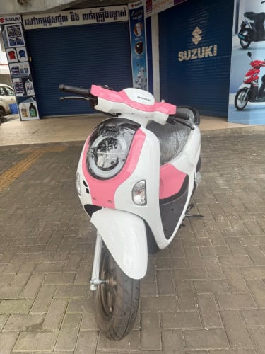 ម៉ូតូថ្មី