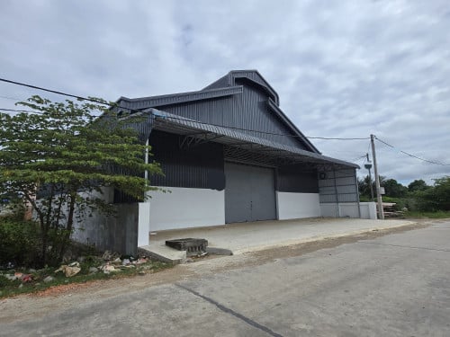 ឃ្លាំជួលទីតាំងល្អ នៅតាខ្មៅ