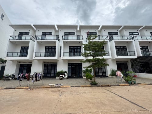 ផ្ទះលក់​ រឺជួលស្ថិតក្រុងសៀមរាម