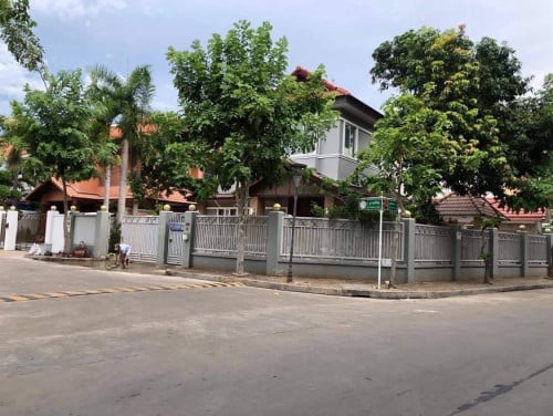 វីឡាទោលកែងសម្រាប់លក់ក្នុងបុរីឧទ្យាបាសាក់