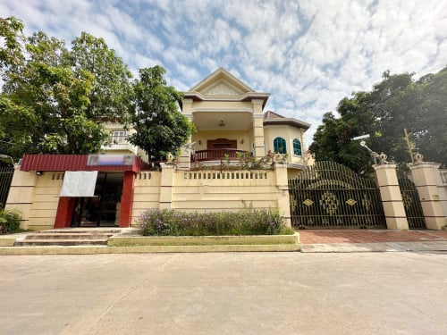 វីឡាទោលលក់បន្ទាន់ នៅជាប់បុរីវីឡាទួលសង្កែ ខណ្ឌឬស្សីកែវ