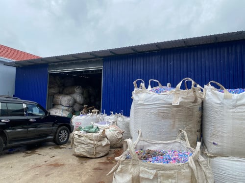 ឃ្លាំងនិងដីលក់មានចំណូលស្រាប់