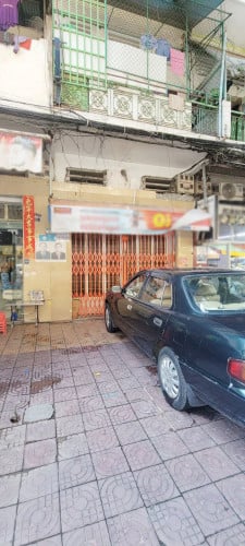 ផ្ទះអាជីវកម្មជាន់ផ្ទាល់ដី សម្រាប់ជួល/ លក់ នៅជិតផ្សារថ្មី