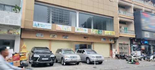 អាគារសំរាប់ជួលនៅលើផ្លូវអ៊ូអរ នៅដូនពេញ