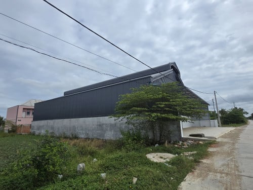 ឃ្លាំងសម្រាប់ជួលនៅតាខ្មៅទីតាំងល្អ ងាយស្រួលដឹកជញ្ជូន