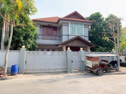 វីឡាទោលកែងសម្រាប់លក់​ | Corner Villa for Sale in Borey Basac Gaden City