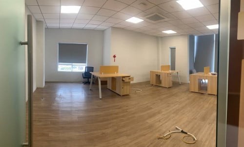 【Office Space for Rent】	Office Space in Grade B Building for rent	 【写字楼出租】	金边BKK1区 乙级写字楼内办公室