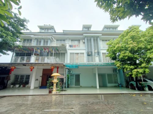 🏡Link-House For Rent Price: 700$ Borey Penghout Quateria