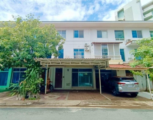 🏡Town-House For Rent Price: 700$ at Camko City