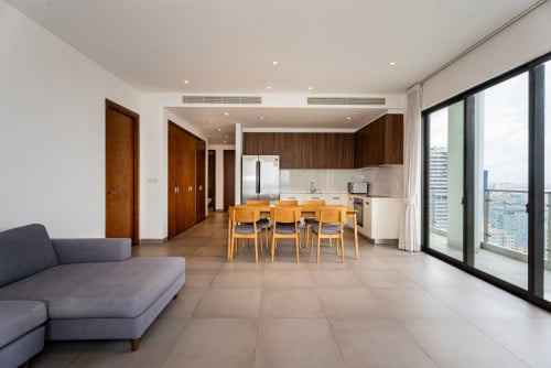 3 Bedrooms For Rent in BKK1 At Embassy Central on 23nd Floors.