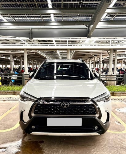 COROLLA CROSS 2022 ឡាននៅស្អាត90%ម្ចាស់ឡានជិះនៅតែក្នុងបុរីទឹកថ្នាំឡានស្អាតមិនមានឆ្កូត