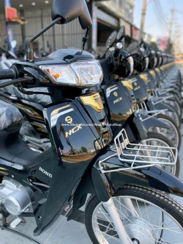 Dream 025 មានហ្វីគ្រឿងបំពាក់ម៉ូតូមួយឈុតព្រេងម៉ាសុនមួយឈុតនឹងសាំងមួយពេញ