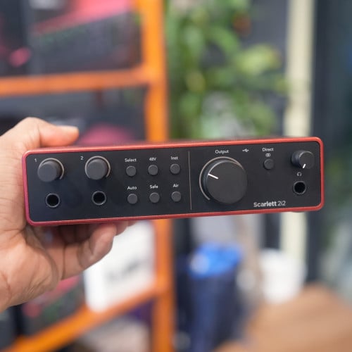 Focusrite Scarlett 2i2 4th Gen - USB C audio interface
