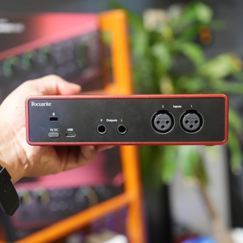 Focusrite Scarlett 2i2 4th Gen - USB C audio interface